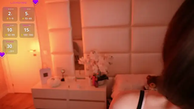 Lilly Colins online show from November 13, 8:30 pm