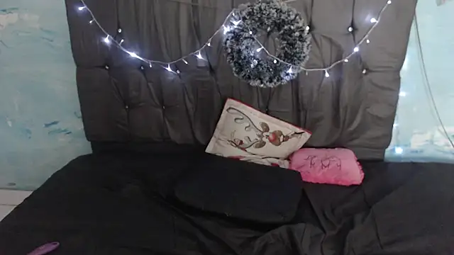 Snapshot of Camila_TransGirl chatting on February 8, 6:33 am Camila TransGirl online show from February 8, 6:33 am