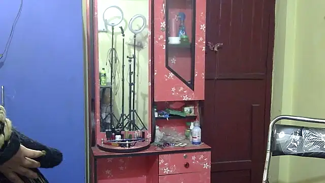 Snapshot of Pramila_Manish chatting on December 16, 11:32 pm Pramila Manish online show from December 16, 11:32 pm