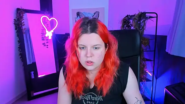Snapshot of NielletaBlossom chatting on February 19, 5:05 am NielletaBlossom online show from February 19, 5:05 am