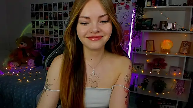 Snapshot of AkiraKatsu chatting on October 8, 10:35 am AkiraKatsu online show from October 8, 10:35 am