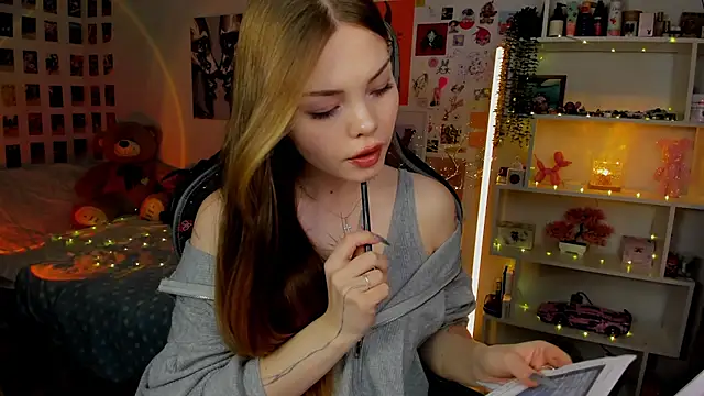 Snapshot of AkiraKatsu chatting on November 23, 10:15 am AkiraKatsu online show from November 23, 10:15 am