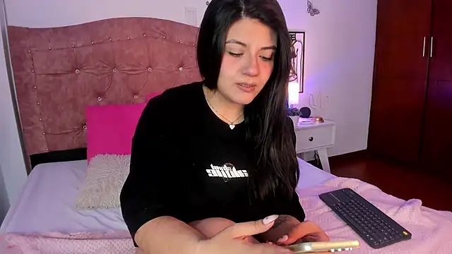 Snapshot of DesireSweet chatting on May 13, 10:34 am DesireSweet online show from May 13, 10:34 am