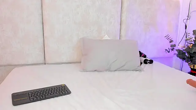 Snapshot of Astorath_angel_ chatting on December 18, 12:11 pm Astorath angel online show from December 18, 12:11 pm