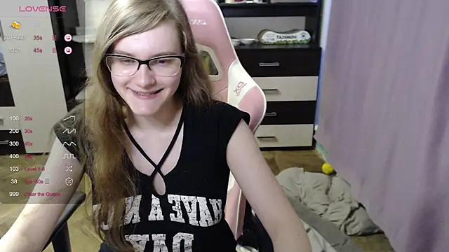 Snapshot of Tomato_Tease chatting on October 16, 2:07 pm Tomato Tease online show from October 16, 2:07 pm