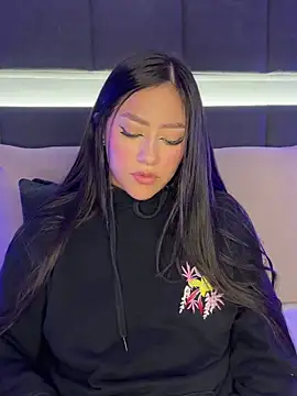 nicolle pierce online show from February 5, 3:42 pm