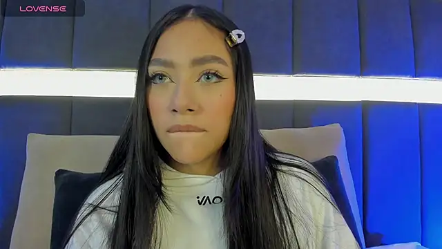 nicolle pierce online show from March 17, 1:29 pm