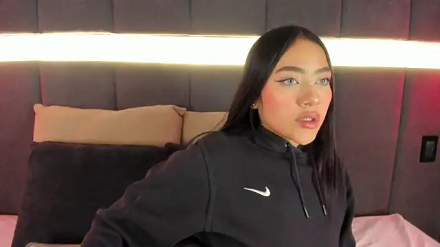 nicolle pierce online show from September 24, 12:30 pm