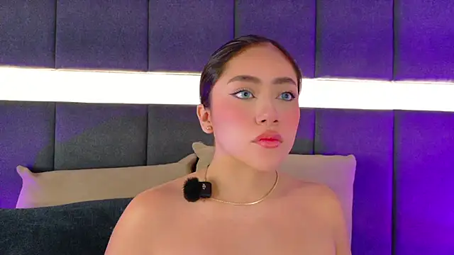 nicolle pierce online show from October 21, 1:45 pm