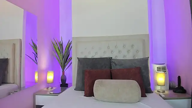 nicolle pierce online show from April 4, 12:35 pm