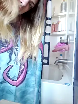 Snapshot of KSwonderland6 chatting on February 21, 3:43 pm KSwonderland6 online show from February 21, 3:43 pm