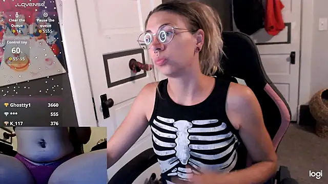 Snapshot of KSwonderland6 chatting on September 9, 3:17 am KSwonderland6 online show from September 9, 3:17 am