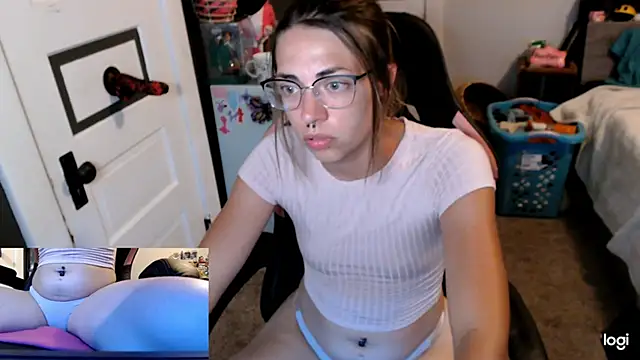 Snapshot of KSwonderland6 chatting on September 14, 2:22 am KSwonderland6 online show from September 14, 2:22 am