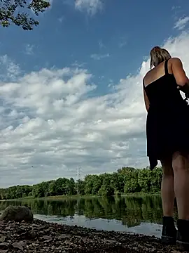 Snapshot of KSwonderland6 chatting on September 18, 3:03 pm KSwonderland6 online show from September 18, 3:03 pm