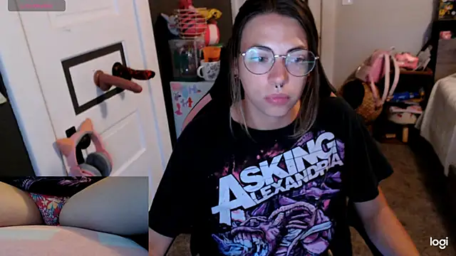 Snapshot of KSwonderland6 chatting on September 24, 3:43 am KSwonderland6 online show from September 24, 3:43 am