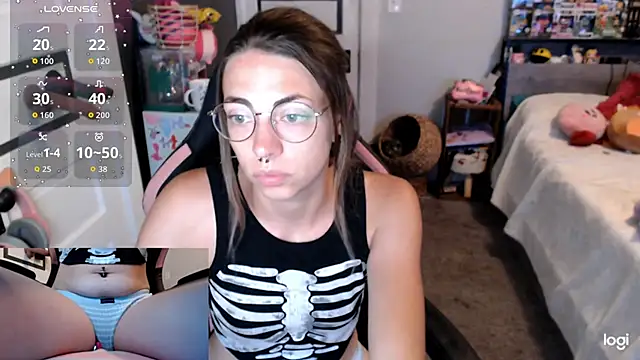 Snapshot of KSwonderland6 chatting on September 25, 3:16 pm KSwonderland6 online show from September 25, 3:16 pm