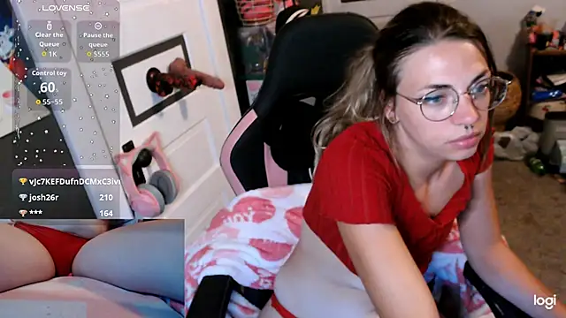 Snapshot of KSwonderland6 chatting on October 12, 5:06 am KSwonderland6 online show from October 12, 5:06 am