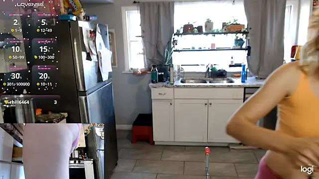 Snapshot of KSwonderland6 chatting on October 27, 4:00 pm KSwonderland6 online show from October 27, 4:00 pm