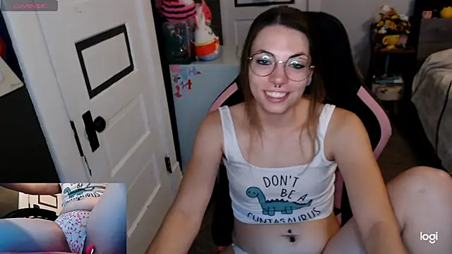 Snapshot of KSwonderland6 chatting on December 15, 4:11 pm KSwonderland6 online show from December 15, 4:11 pm