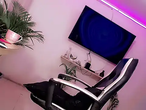 Snapshot of Venecia_Sweet chatting on September 24, 12:47 am Venecia Sweet online show from September 24, 12:47 am