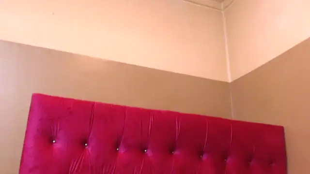 kittykhloe22 online show from February 15, 5:50 pm