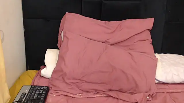 Busty-Londie online show from September 16, 5:47 pm