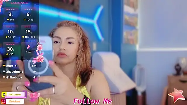 Snapshot of QueenYsuRey chatting on February 17, 2:48 pm QueenYsuRey online show from February 17, 2:48 pm