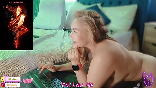 Snapshot of QueenYsuRey chatting on March 4, 9:54 pm QueenYsuRey online show from March 4, 9:54 pm