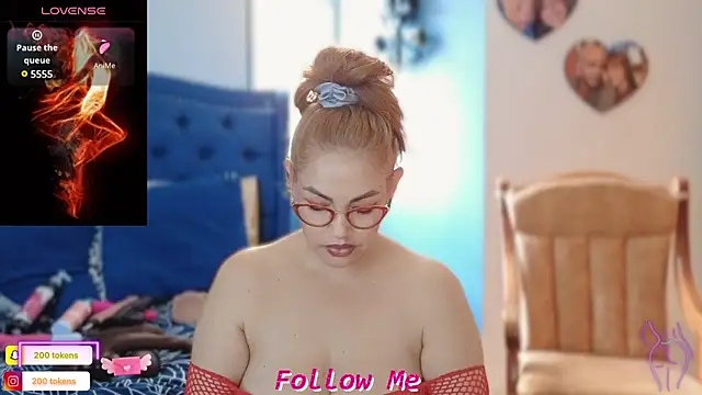 Snapshot of QueenYsuRey chatting on March 11, 4:40 pm QueenYsuRey online show from March 11, 4:40 pm