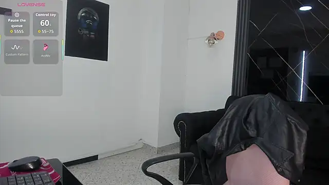 miacarperr1 online show from February 13, 8:49 pm