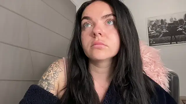 yorkshiregal online show from December 3, 4:14 am