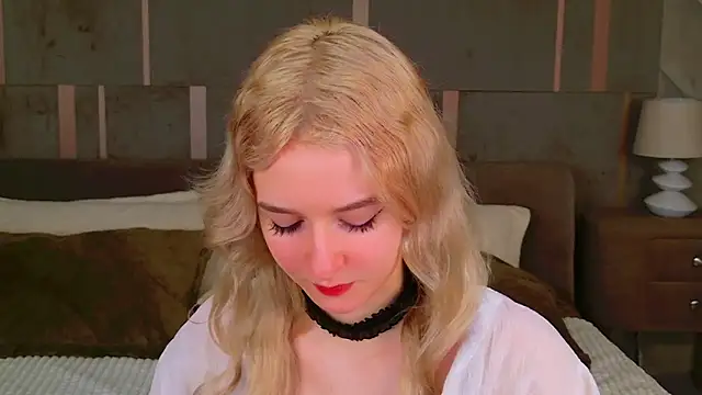 NaomiLoys online show from February 11, 12:17 am