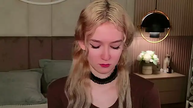 NaomiLoys online show from February 25, 4:53 pm