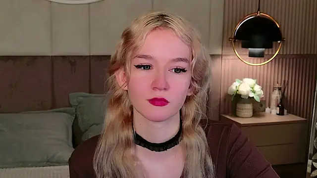 NaomiLoys online show from February 25, 8:41 pm