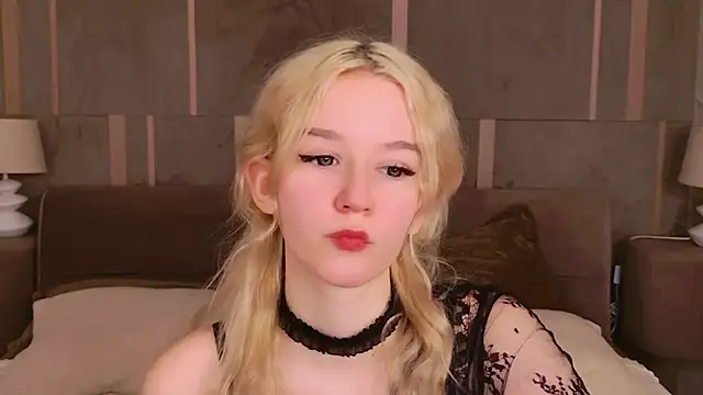 NaomiLoys online show from February 27, 4:09 am