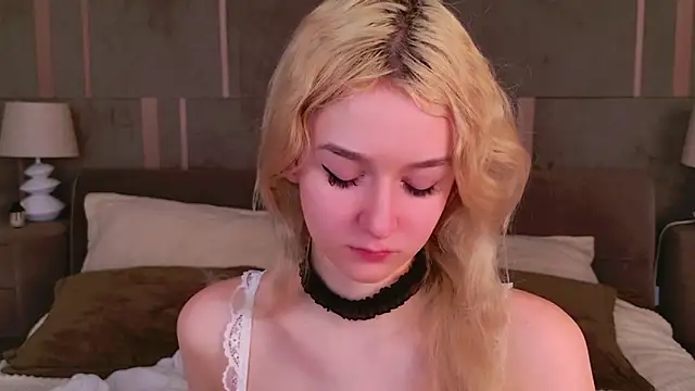 NaomiLoys online show from March 7, 8:44 pm