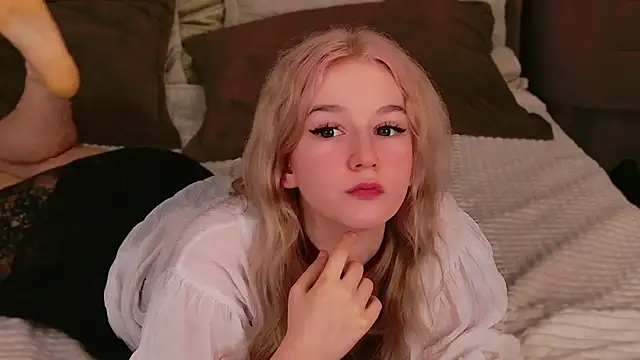 NaomiLoys online show from March 21, 8:40 pm