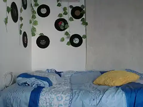 Snapshot of Hannafoster chatting on December 2, 1:35 pm Hannafoster online show from December 2, 1:35 pm