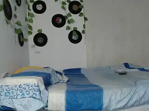 Snapshot of Hannafoster chatting on December 4, 10:19 pm Hannafoster online show from December 4, 10:19 pm