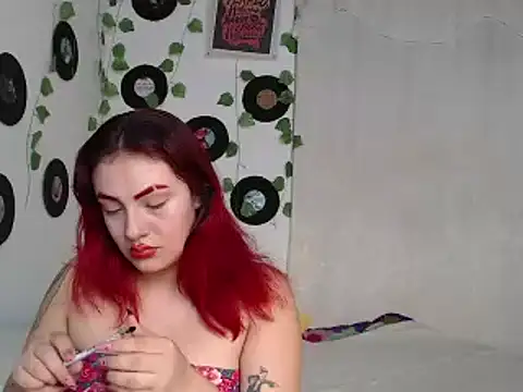 Snapshot of Hannafoster chatting on December 17, 7:04 pm Hannafoster online show from December 17, 7:04 pm