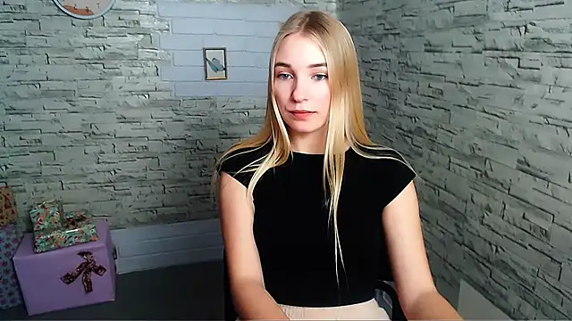 Snapshot of Queen_ofLove chatting on December 12, 7:48 pm Queen ofLove online show from December 12, 7:48 pm