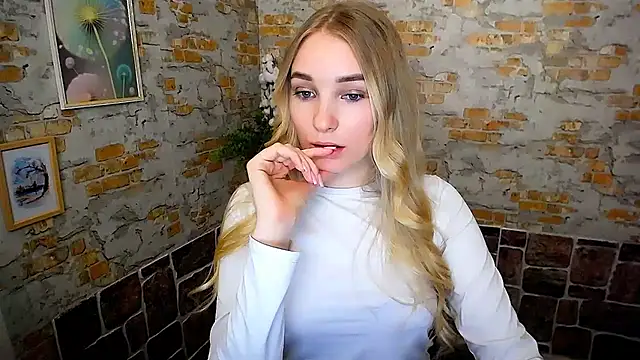 Snapshot of Queen_ofLove chatting on February 18, 5:10 pm Queen ofLove online show from February 18, 5:10 pm