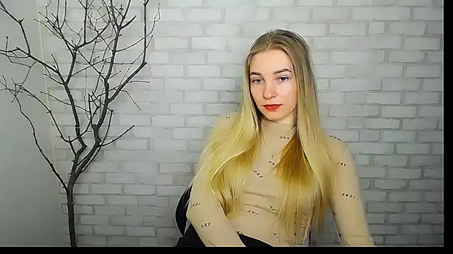 Snapshot of Queen_ofLove chatting on March 3, 11:33 am Queen ofLove online show from March 3, 11:33 am