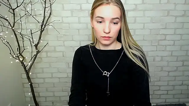 Snapshot of Queen_ofLove chatting on March 12, 5:38 pm Queen ofLove online show from March 12, 5:38 pm