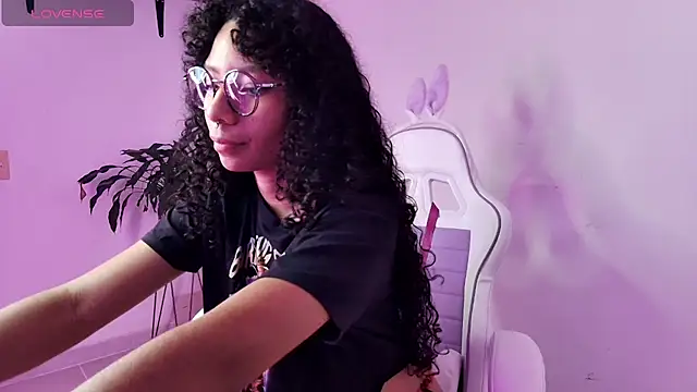 Snapshot of Elektra_williams chatting on February 7, 10:52 pm Elektra williams online show from February 7, 10:52 pm