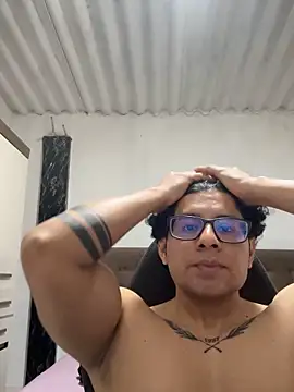 Snapshot of ikkipro chatting on December 5, 6:44 am ikkipro online show from December 5, 6:44 am