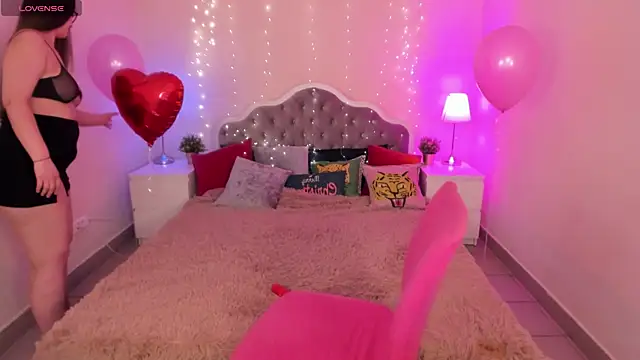 Snapshot of Aria_Blisss chatting on February 14, 1:56 am Aria Blisss online show from February 14, 1:56 am