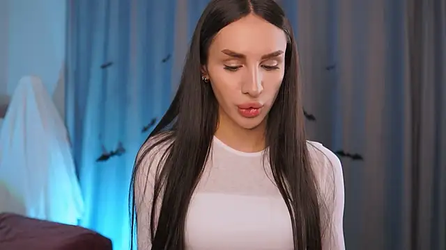 Kim Oberlin  online show from October 18, 11:00 am