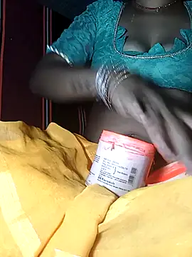 Snapshot of kumarigirl chatting on December 4, 9:18 am kumarigirl online show from December 4, 9:18 am