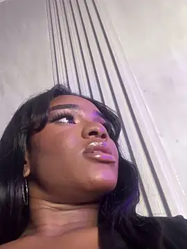 Snapshot of SophiaSmiiths_ chatting on February 15, 6:02 am SophiaSmiiths online show from February 15, 6:02 am